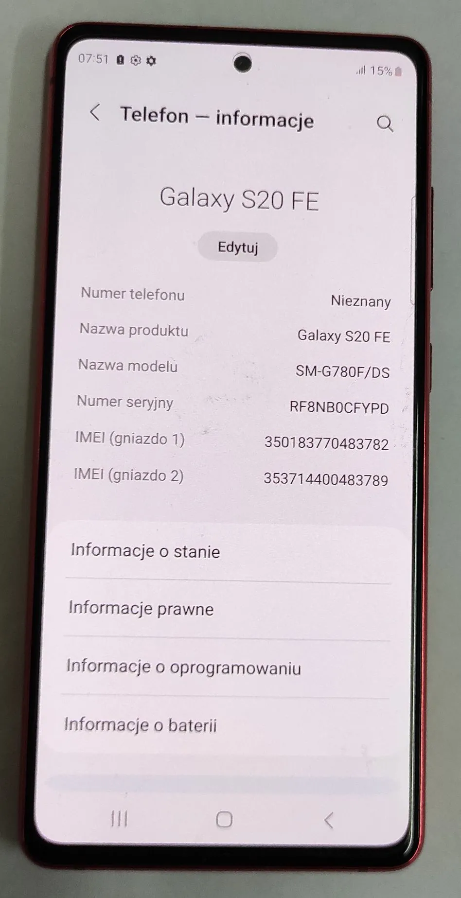 Zdjęcie ekranu smartfona marki Samsung, model Galaxy S20 FE, wyświetlającego menu 'Telefon – informacje'. Na ekranie widoczne są następujące dane: Numer telefonu: Nieznany, Nazwa produktu: Galaxy S20 FE, Nazwa modelu: SM-G780F/DS, Numer seryjny: RF8NB0CFYPD, IMEI (gniazdo 1): 350183770483782, IMEI (gniazdo 2): 353714400483789. Poniżej znajdują się opcje: Informacje o stanie, Informacje prawne, Informacje o oprogramowaniu oraz Informacje o baterii. W górnym pasku widoczna jest godzina 07:51 i poziom baterii 15%.