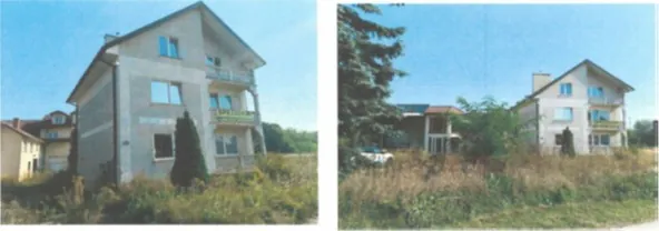 Dwie fotografie przedstawiające ten sam dwupiętrowy budynek mieszkalny o jasnej elewacji z dwuspadowym dachem. Na lewym zdjęciu dom widoczny jest z bliska, z przodu i z boku, otoczony niską roślinnością i krzewami. Na prawym zdjęciu dom jest widoczny z większej odległości, obok którego znajduje się biały samochód oraz wysokie drzewa iglaste i liściaste.