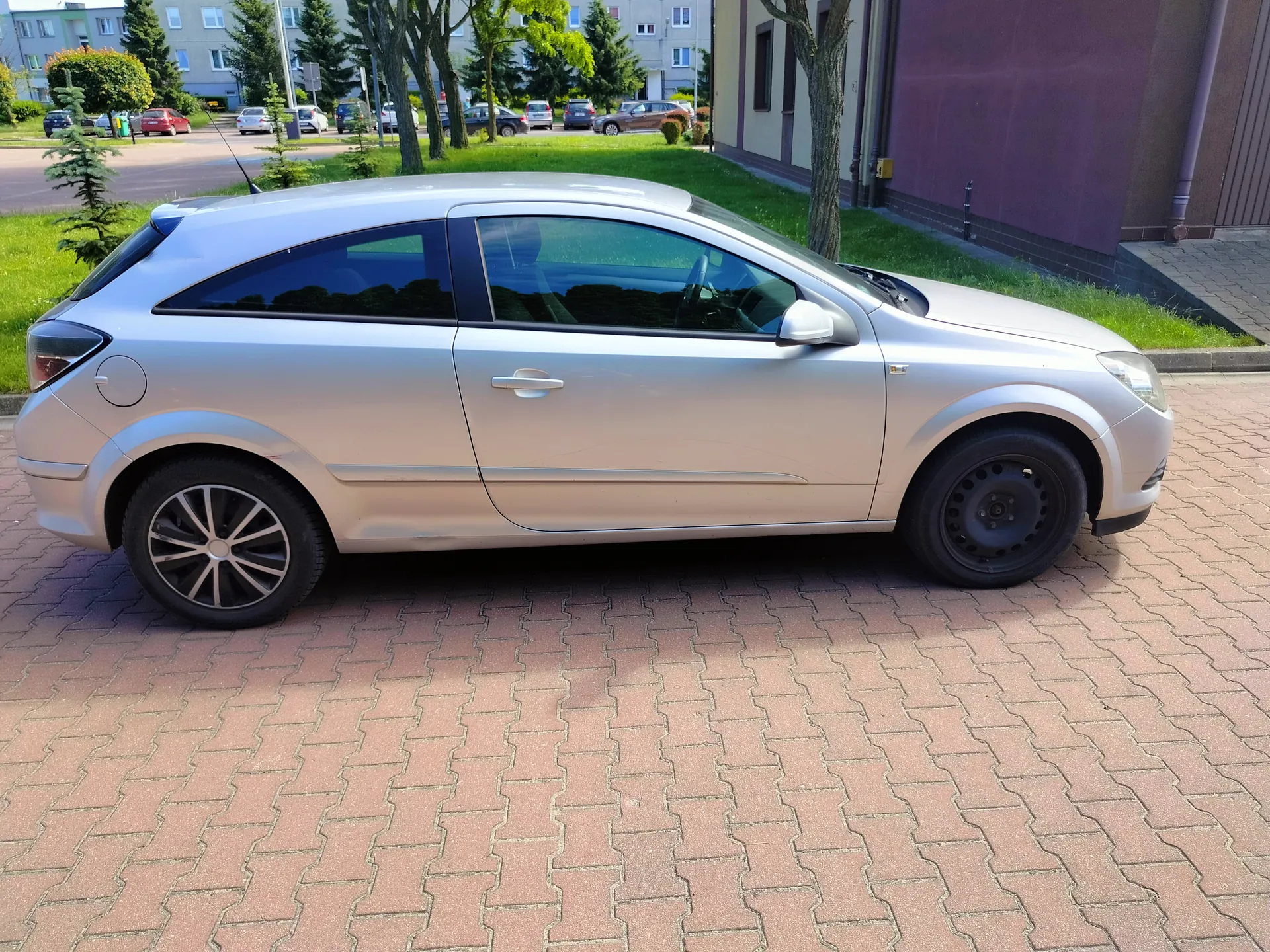 Opel Astra III 2007 - zdjęcie 4