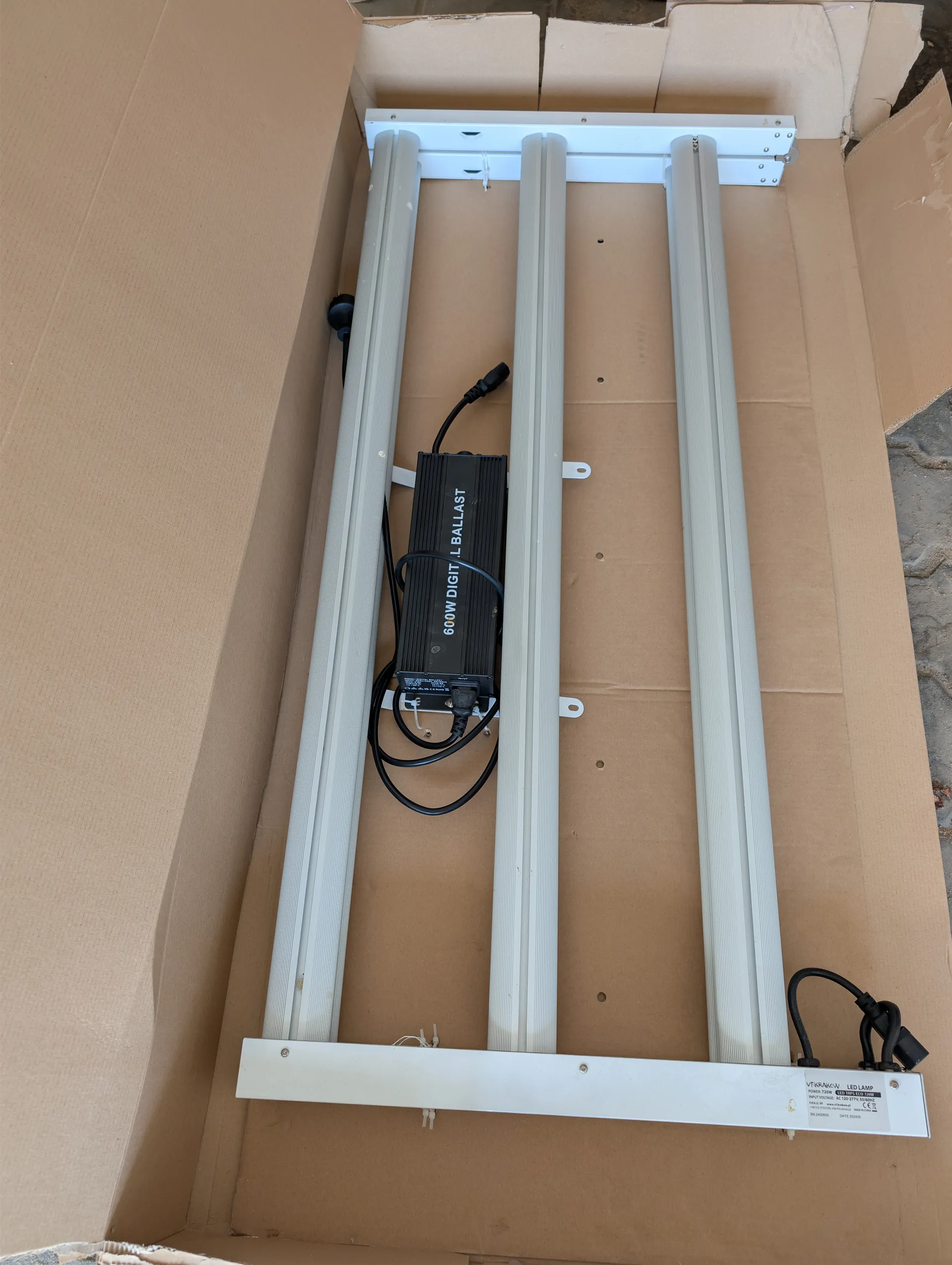 67 szt. doniczek czarnych 10 l oraz 2 lampy nagrzewające 720 W - Licytacja w Nidzicy - zdjęcie 2