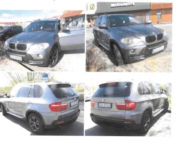 Kolaż z czterech zdjęć srebrnego SUV-a marki BMW. W górnej lewej części widok z przodu samochodu zaparkowanego na otwartym terenie, z widoczną tablicą rejestracyjną ELA 4950. W górnej prawej części widok z przodu przed budynkiem z napisem McDonald's, tablica rejestracyjna ELA 4950. W dolnej lewej części widok z tyłu samochodu na parkingu, tablica rejestracyjna ELA 4950. W dolnej prawej części widok z tyłu na brukowanej powierzchni, tablica rejestracyjna ELA 4950. Wszystkie zdjęcia ukazują ten sam pojazd z różnych kątów.