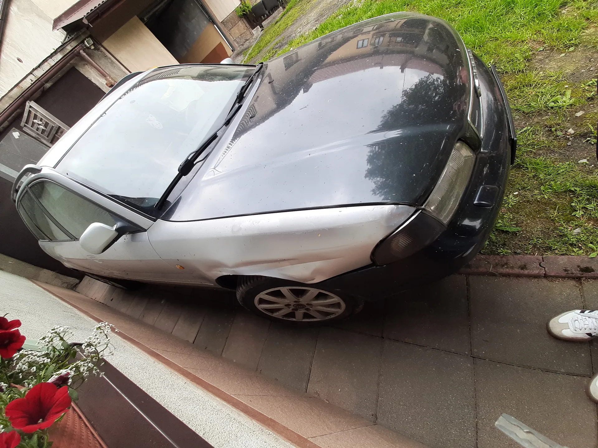 Audi A4 1998 - zdjęcie 1