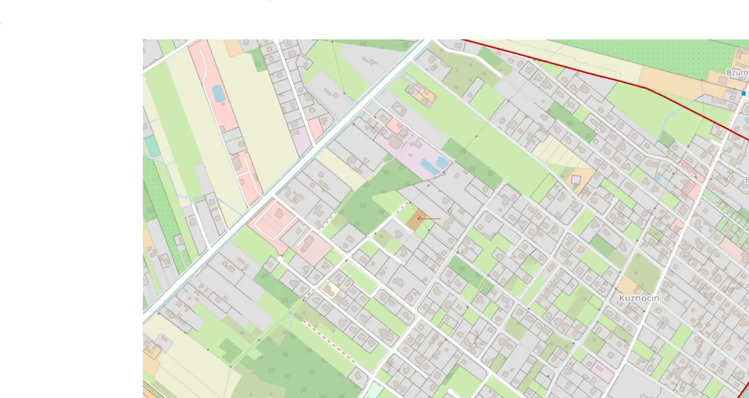 Fragment mapy topograficznej przedstawiającej obszar zabudowany z licznymi działkami, budynkami mieszkalnymi oraz terenami zielonymi. Na mapie widoczna jest nazwa miejscowości „Kuznocin”. Układ ulic i działek jest skośny względem krawędzi obrazu.