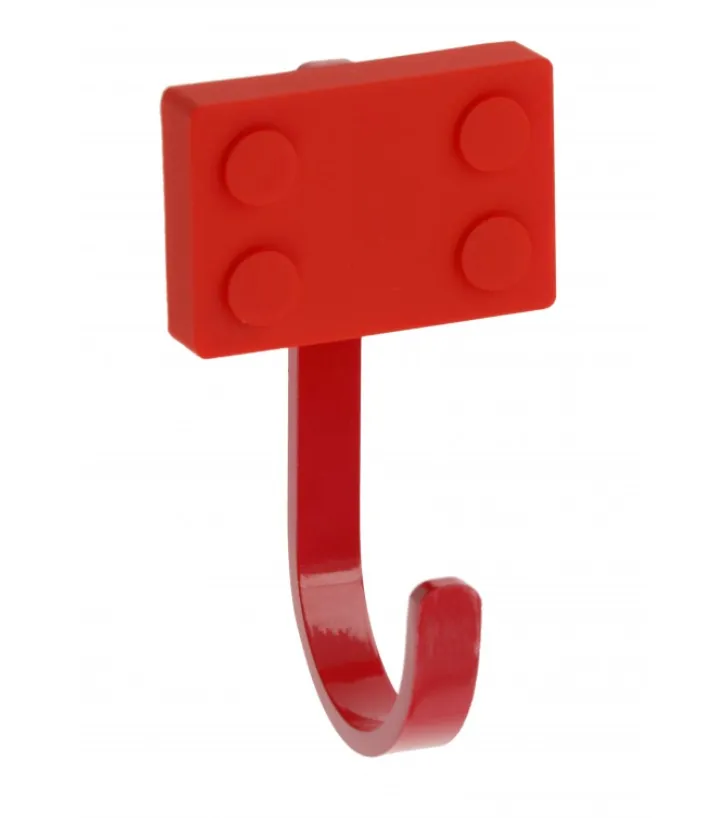 Czerwony haczyk ścienny, którego górna część przypomina klocka LEGO z czterema wypustkami.