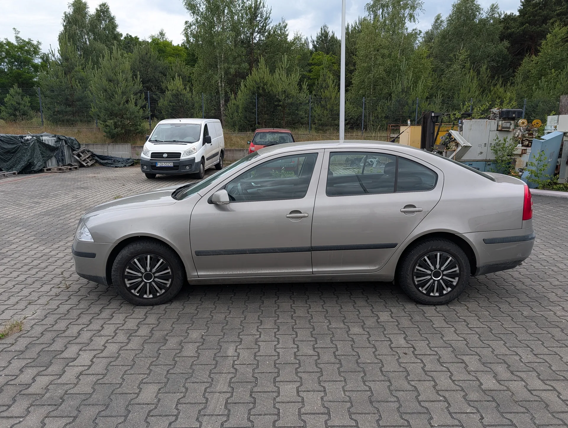 Skoda Octavia Sedan 2008 - zdjęcie 2