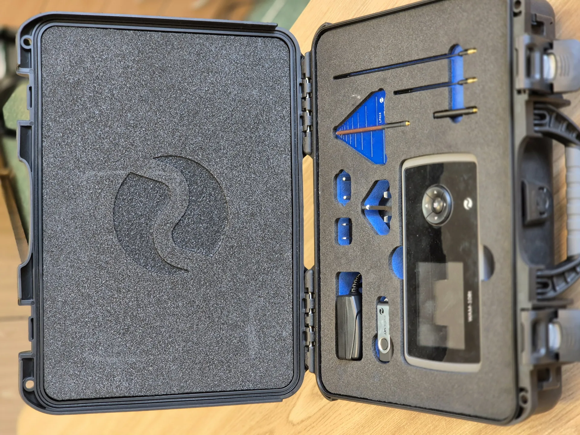 Profesjonalny wykrywacz podsłuchów WAM-108Ł - Sprzedaż przez Urząd Skarbowy w Kętrzynie - zdjęcie 1