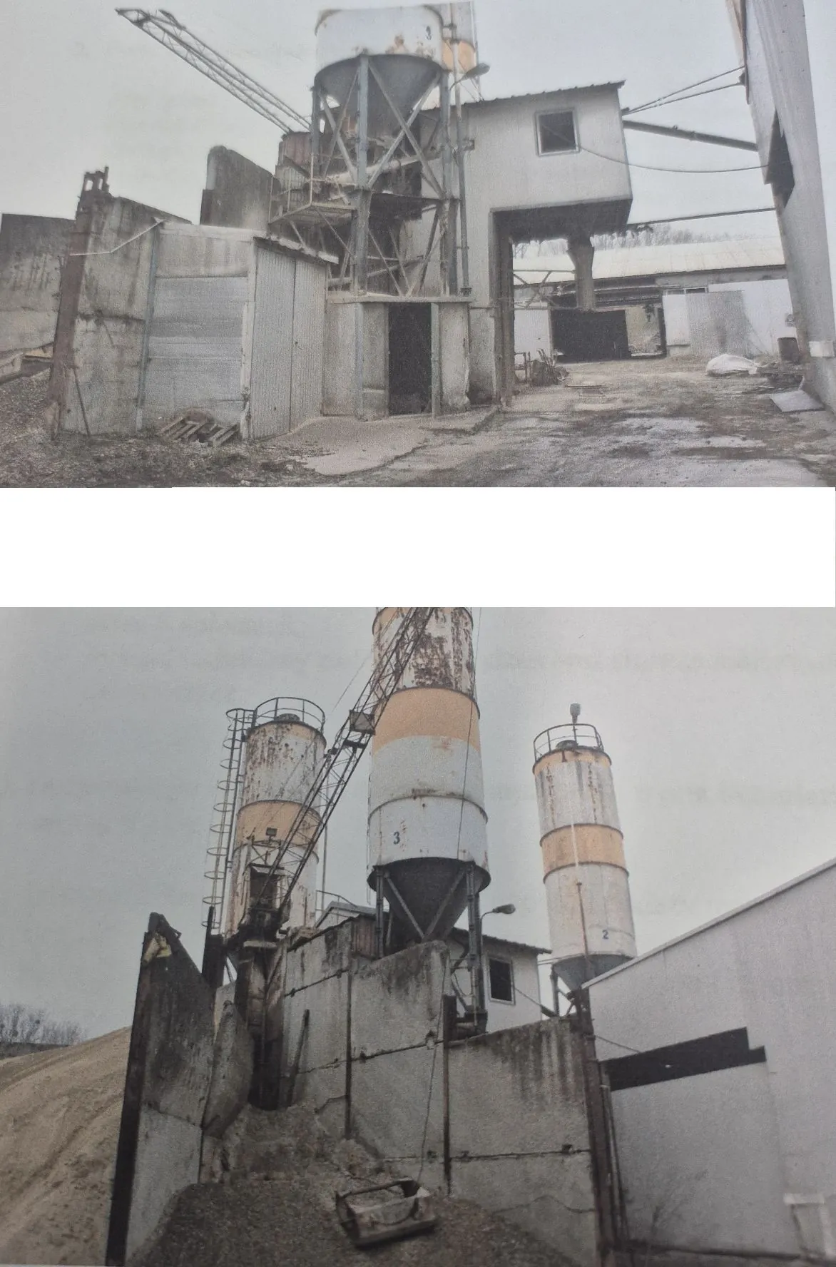 Dwie czarno-białe fotografie przedstawiające przemysłowy zakład betonowania lub silosy do materiałów sypkich. Górne zdjęcie pokazuje widok na budynek z betonowym silosami i konstrukcją stalową. Dolne zdjęcie przedstawia trzy wysokie, cylindryczne silosy z widocznymi pasami i numeracją, otoczone betonowymi murami i konstrukcjami wsporczymi.