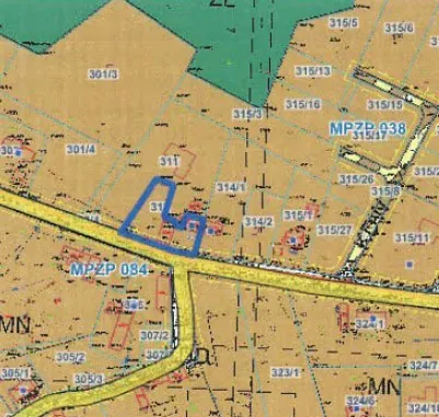 Fragment mapy geodezyjnej z naniesionymi numerami działek, takimi jak 301/3, 301/4, 311, 314/1, 315/13 oraz 315/16. Na mapie widoczna jest niebieska obwódka zaznaczająca konkretny obszar oraz żółta droga biegnąca poziomo przez środek obrazu. Widnieją napisy 'MPZP 038' oraz 'MPZP 084'. Tło mapy jest w kolorze beżowym z zielonymi obszarami w górnej części.