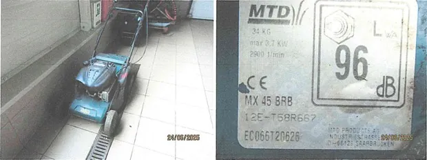 Obraz składa się z dwóch części. Po lewej stronie niebieska kosiarka do trawy w pomieszczeniu z białą płytkową podłogą, przy ścianie, z widoczną datą 24/01/2005 w prawym dolnym rogu. Po prawej stronie zbliżenie na tabliczkę z napisami: MTD, 34 KG, max 3.7 KW, 2900 1/min, 96 dB, CE, MX 45 BRB, 12E-T58R667, EC066720626 oraz datą 09/01/2005 w prawym dolnym rogu.