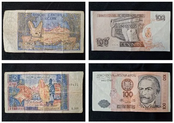 Kolaż czterech zdjęć przedstawiających banknoty na ciemnym tle. W lewym górnym rogu znajduje się niebieski banknot o nominale 5 dinarów z napisem 'BANQUE CENTRALE D'ALGERIE' i wizerunkiem zwierzęcia przypominającego fenneka. W prawym górnym rogu widnieje jasny banknot o nominale 100 intis z napisem 'BANCO CENTRAL DE RESERVA DEL PERU'. W lewym dolnym rogu znajduje się niebieski banknot z arabskimi napisami i wizerunkiem postaci w tradycyjnych strojach. W prawym dolnym rogu widnieje rewers banknotu 100 intis z portretem mężczyzny i napisem 'BANCO CENTRAL DE RESERVA DEL PERU'.