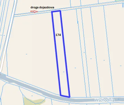 Mapa geodezyjna przedstawiająca wąską, wydłużoną działkę o numerze 174, zaznaczoną niebieską obramowaniem. Działka znajduje się pomiędzy dwiema drogami: od góry prowadzi do niej 'droga dojazdowa' (oznaczona czerwoną strzałką), a od dołu przebiega droga o nazwie 'Wschodnia'. Wokół działki widoczne są granice innych pól zaznaczone cienkimi niebieskimi liniami.